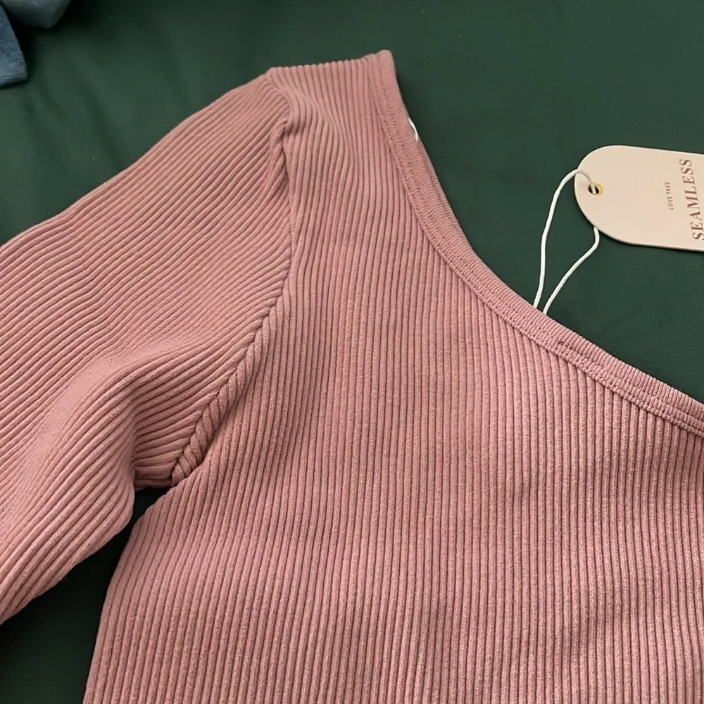 Medium pink stone solid print cold shoulder crop